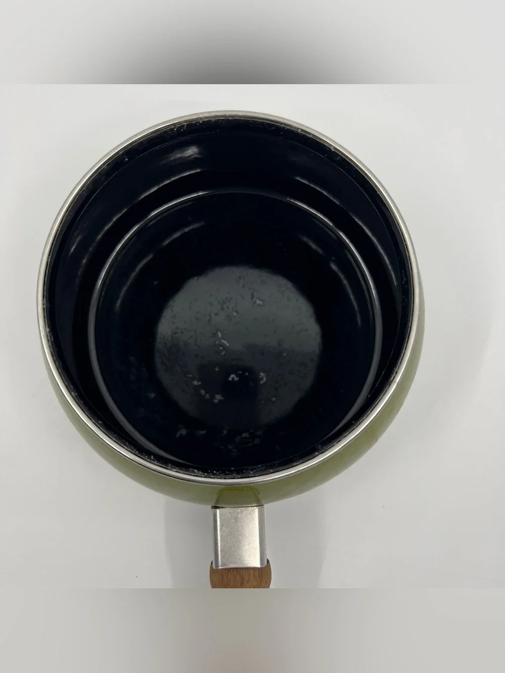 Vintage avocado green fondue pit enamelware saucepan pot wooden handle metal lid